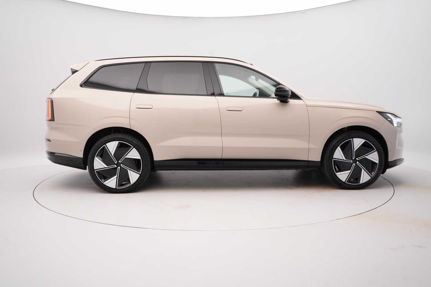 Volvo EX90