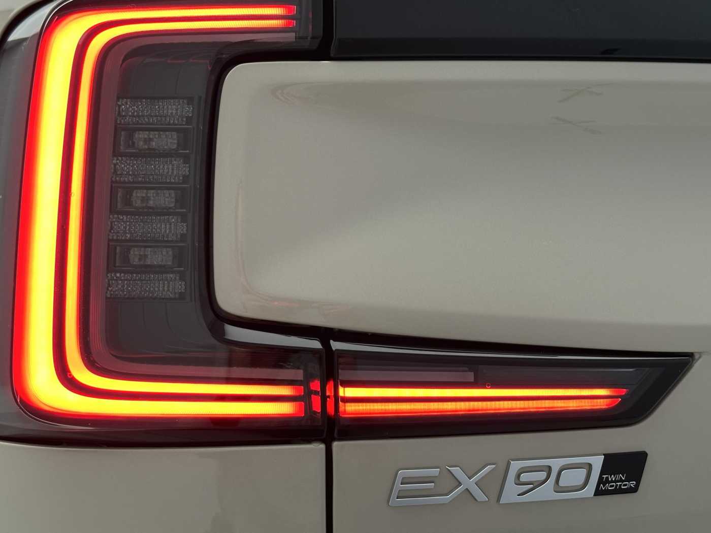 Volvo EX90