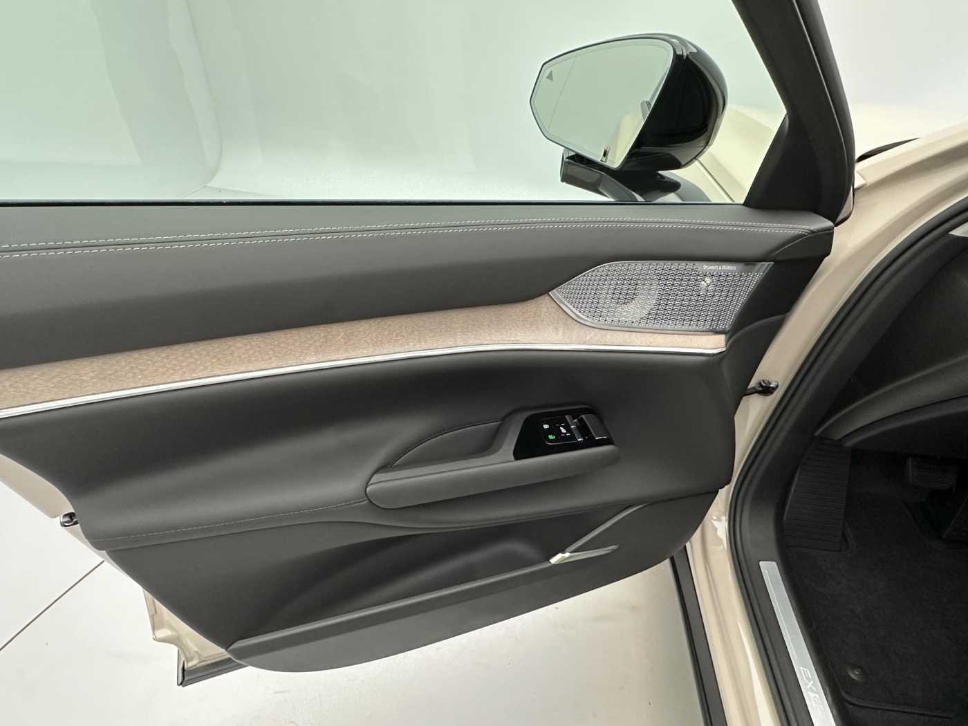 Volvo EX90