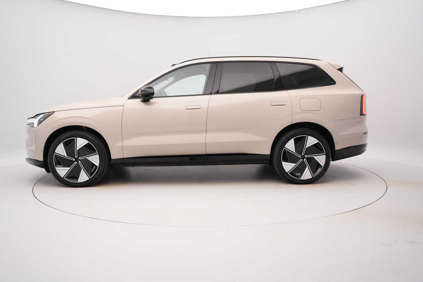 Volvo EX90