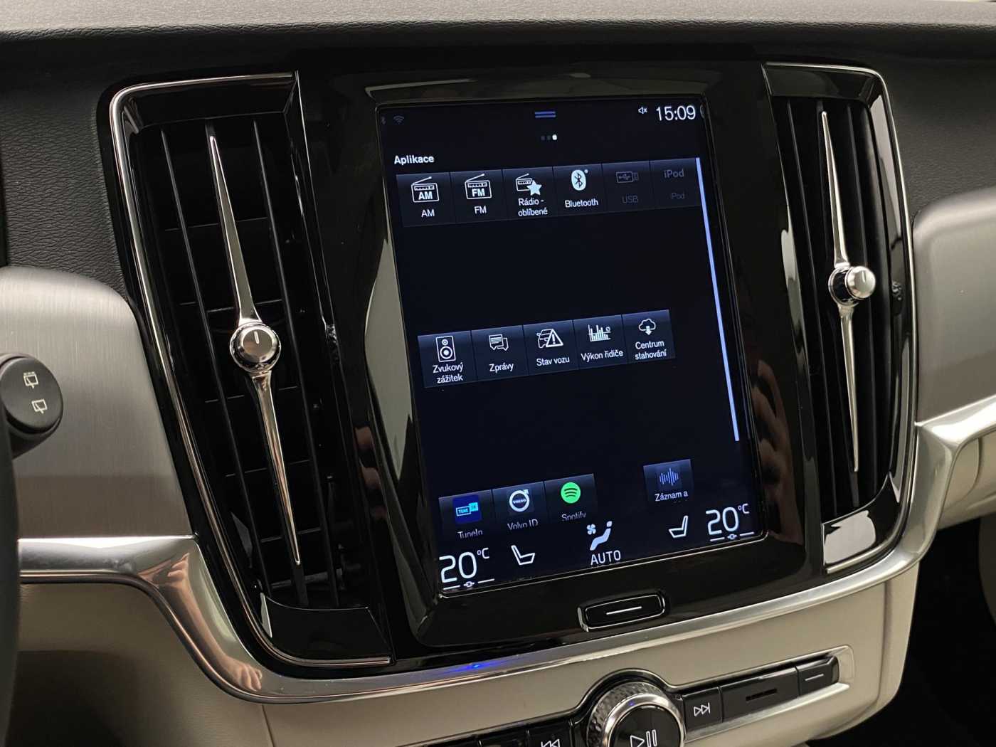 Volvo V90