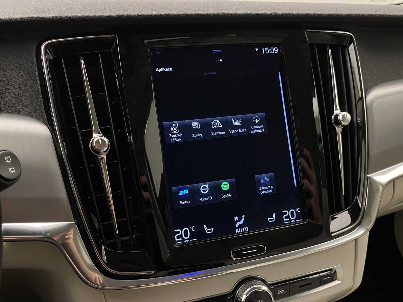 Volvo V90