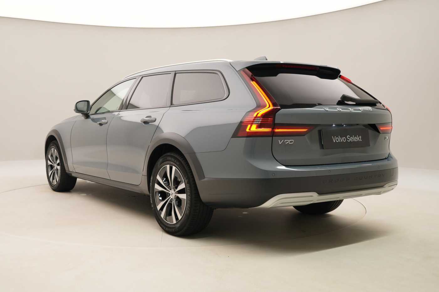 Volvo V90 Cross Country