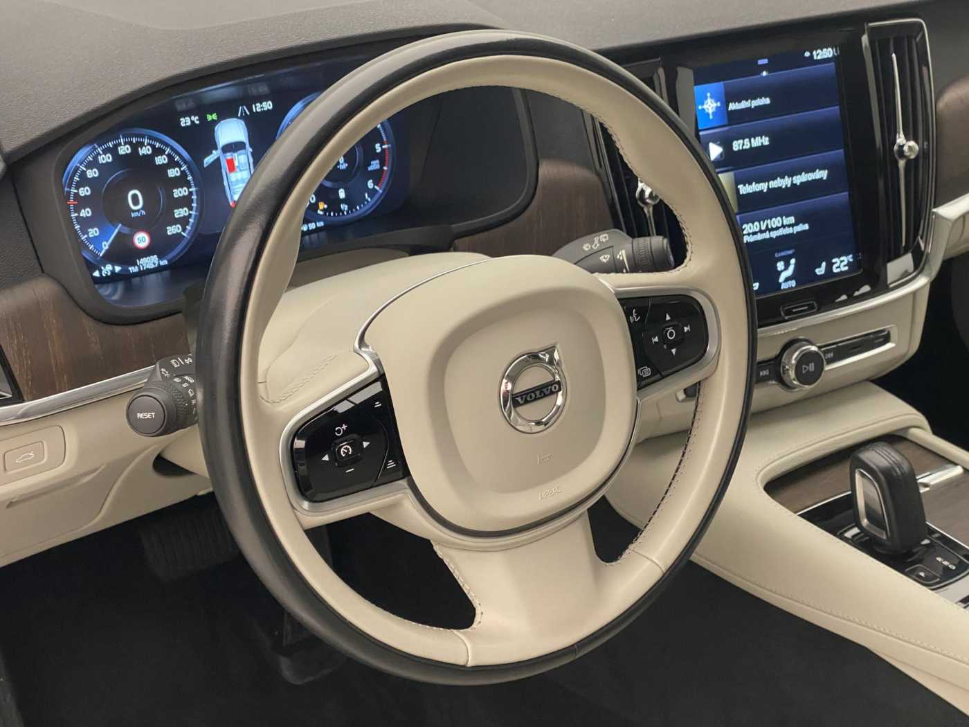 Volvo V90 Cross Country