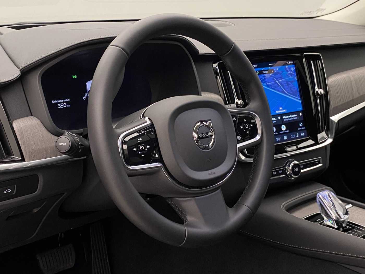 Volvo V90 Cross Country