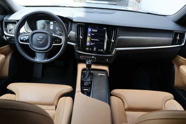 Volvo V90 Cross Country