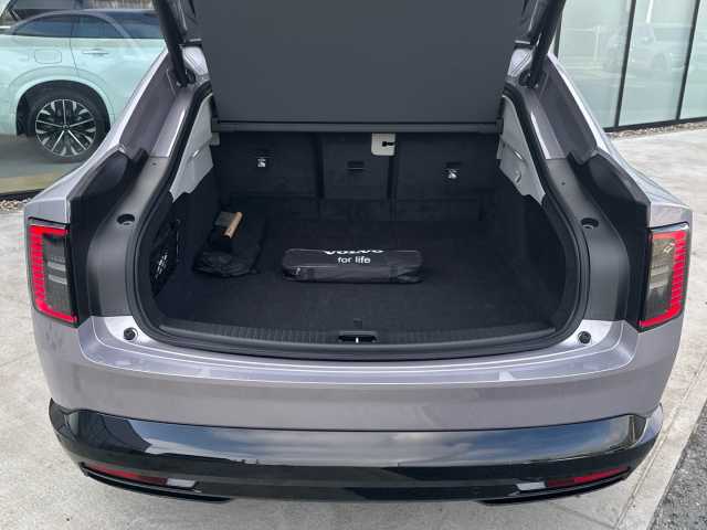 Volvo ES90