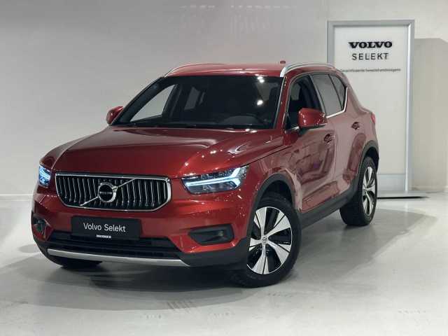 XC40 in Fusion Red