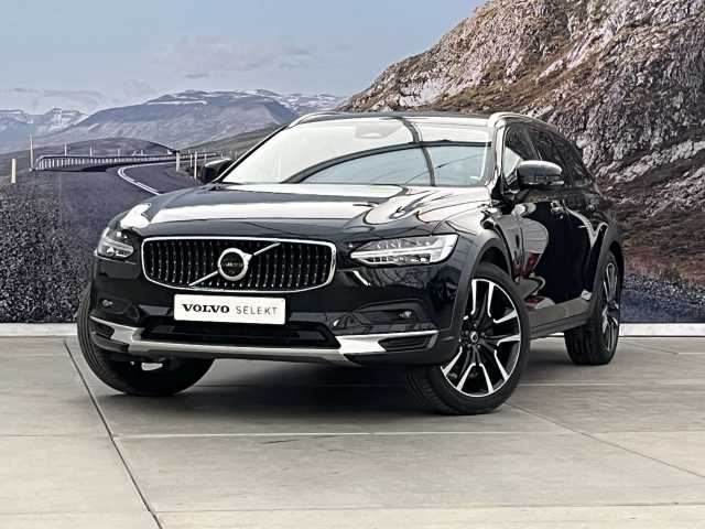 V90 Cross Country in Onyx Black