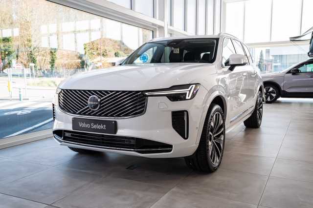 XC90 in Crystal White