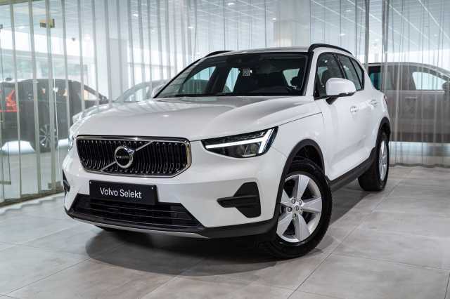 XC40 in Crystal White Pearl