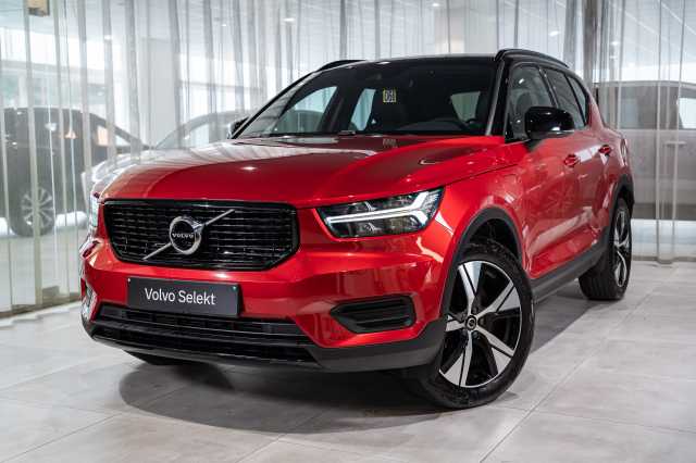XC40 in Fusion Red