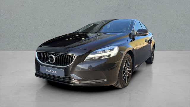 V40 in Onyx Black