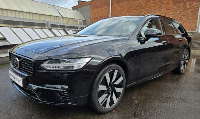 V90 in Onyx Black