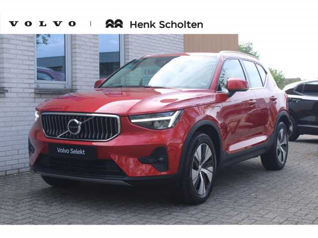 XC40 in Fusion Red