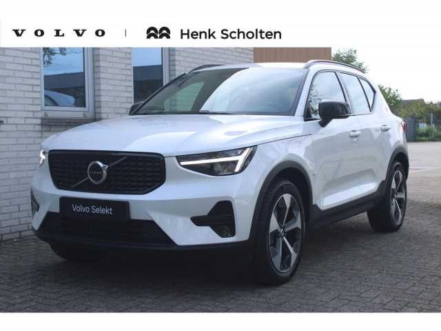 XC40 in Crystal White