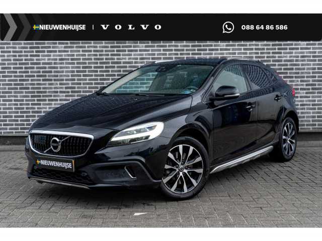 V40 Cross Country in Onyx Black