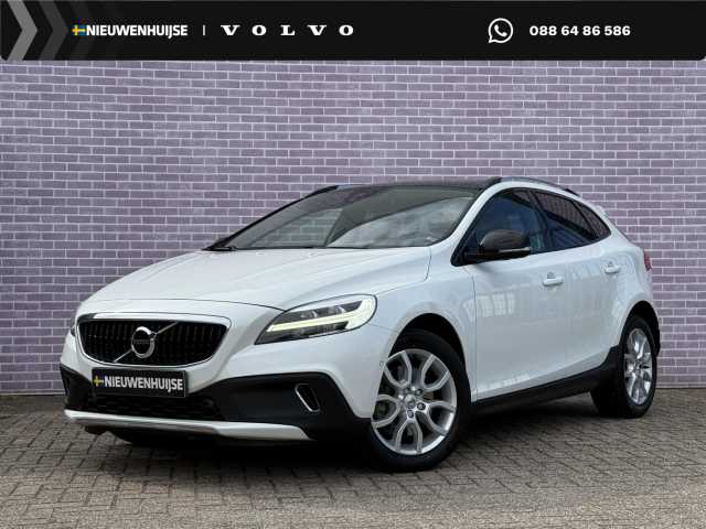 V40 Cross Country in Inscription Crystal White