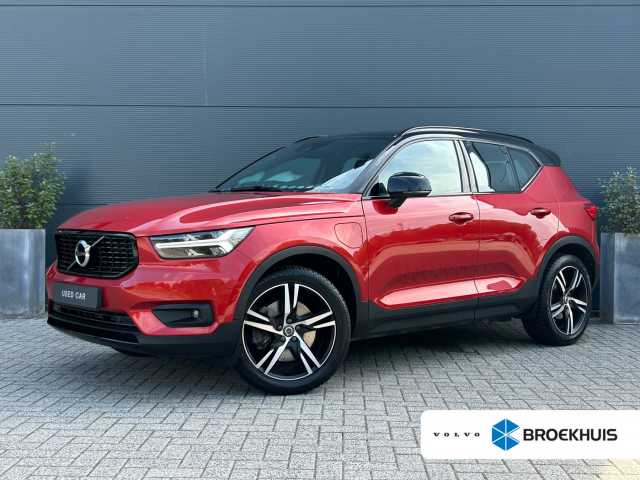 XC40 in Fusion Red