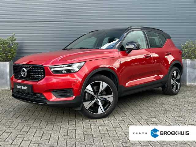 XC40 in Fusion Red