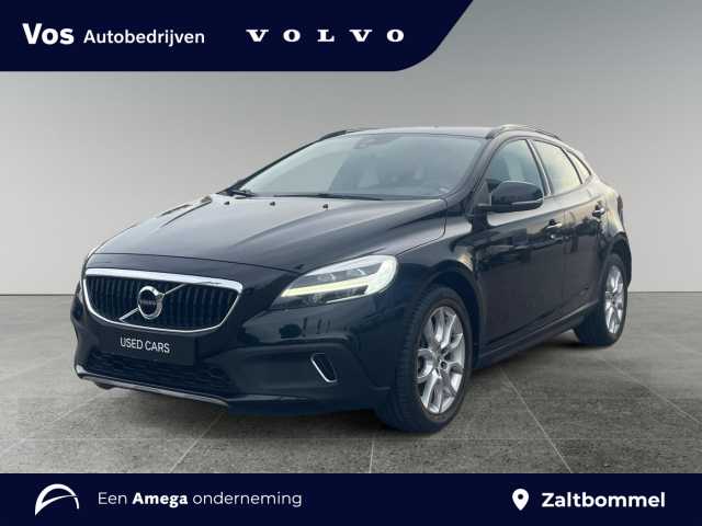 V40 Cross Country in Onyx Black