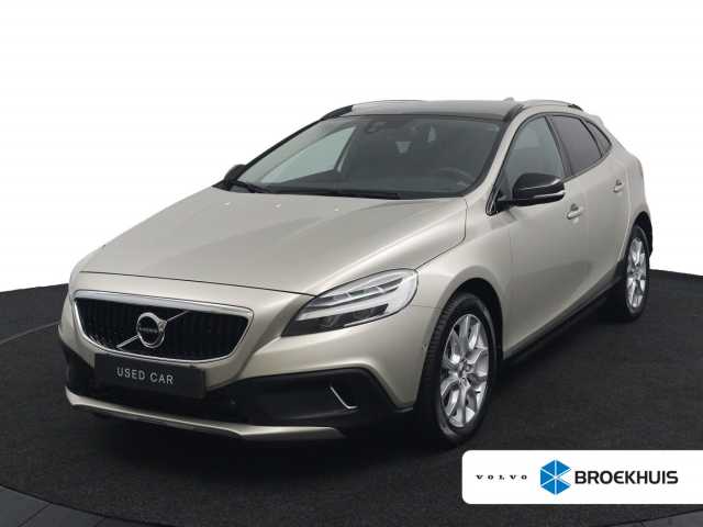 V40 Cross Country in Luminous Sand