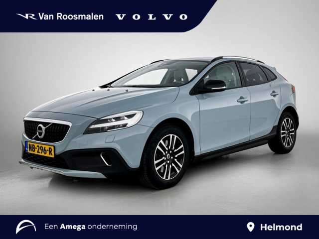 V40 Cross Country in Amazon Blue