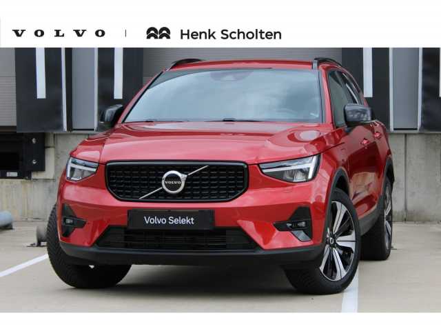 XC40 in Fusion Red