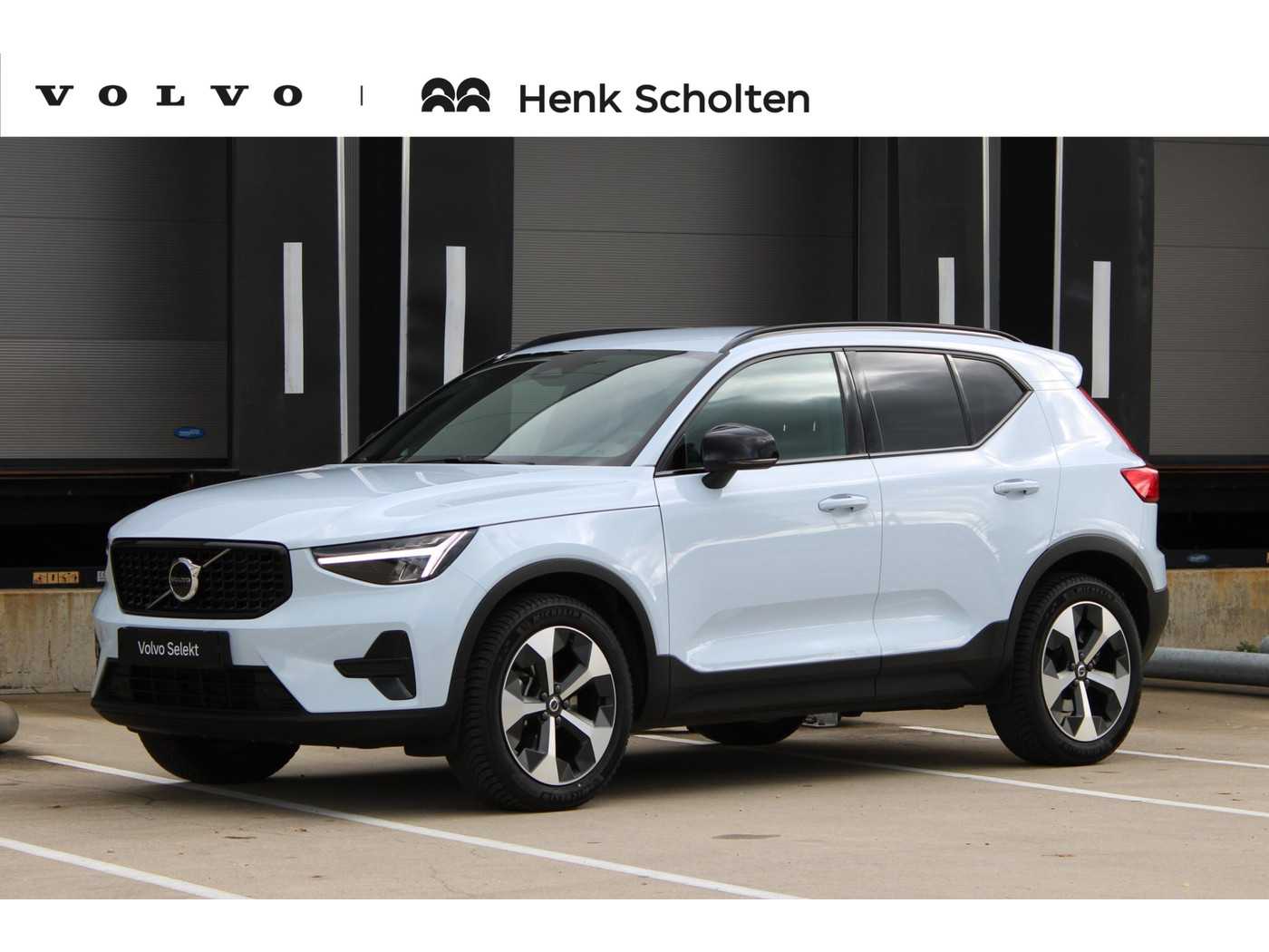 Volvo XC40 B4 Plus Dark 2026, foto 1
