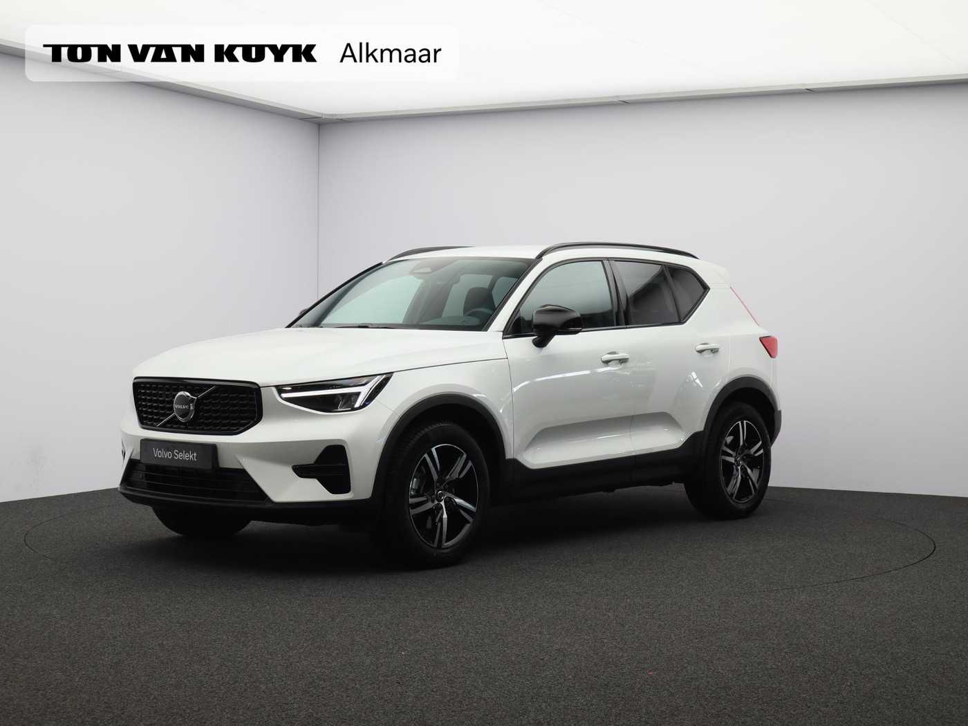 Volvo XC40 2.0 B4 Plus Dark 2026, foto 1