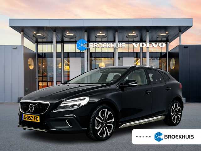V40 Cross Country in Onyx Black