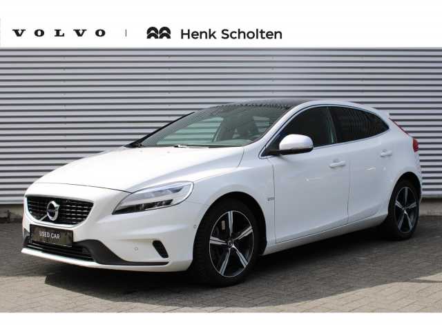 V40 in Ice White