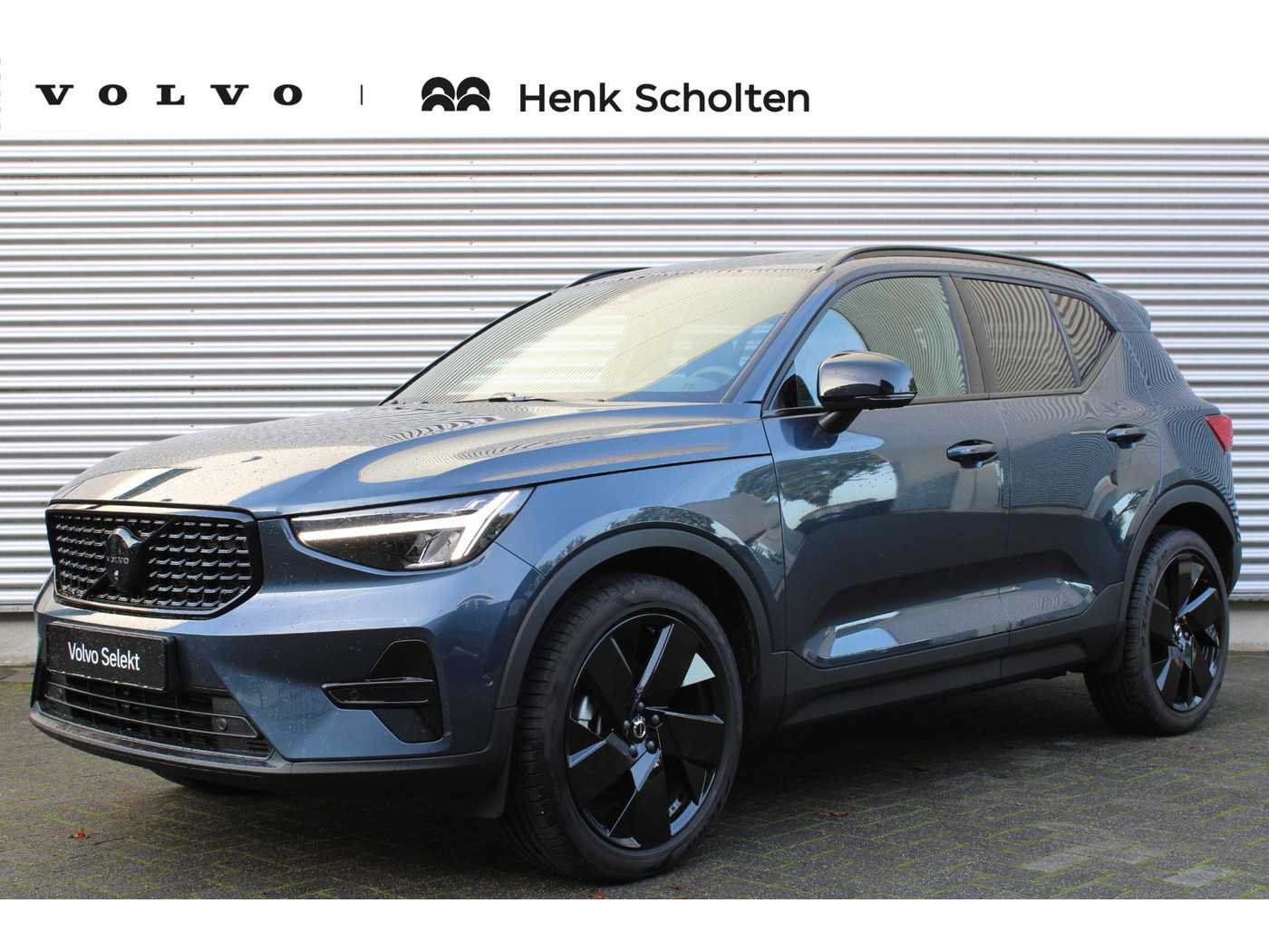 Volvo XC40 B4 Plus Black Edition 2026, foto 1
