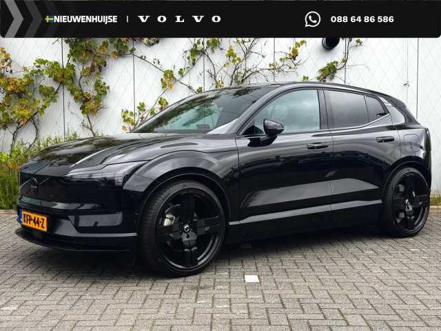 EX30 in Onyx Black