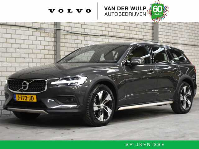 V60 Cross Country in Pine Grey