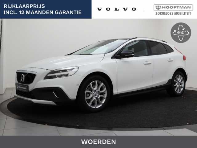 V40 Cross Country in Ice White