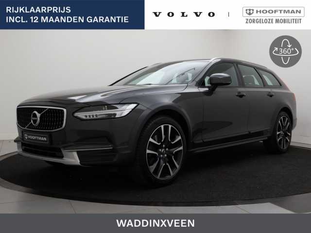V90 Cross Country in Pine Grey