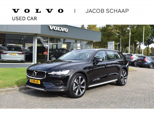 V60 Cross Country in Onyx Black