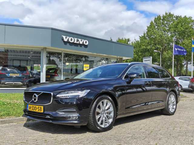 V90 in Onyx Black