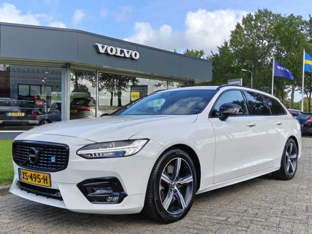 V90 in Ice White