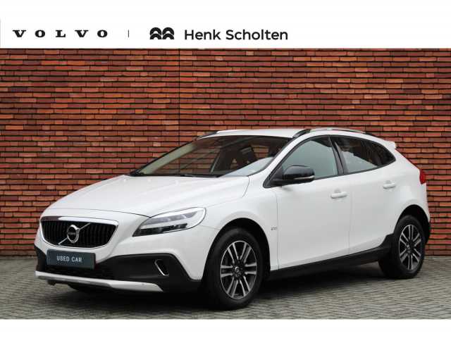 V40 Cross Country in Ice White