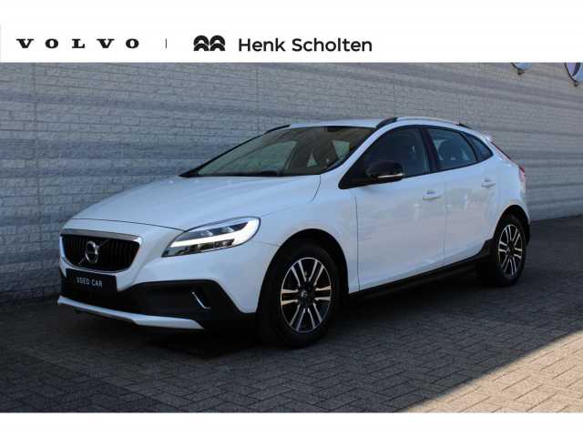 V40 Cross Country in Ice White