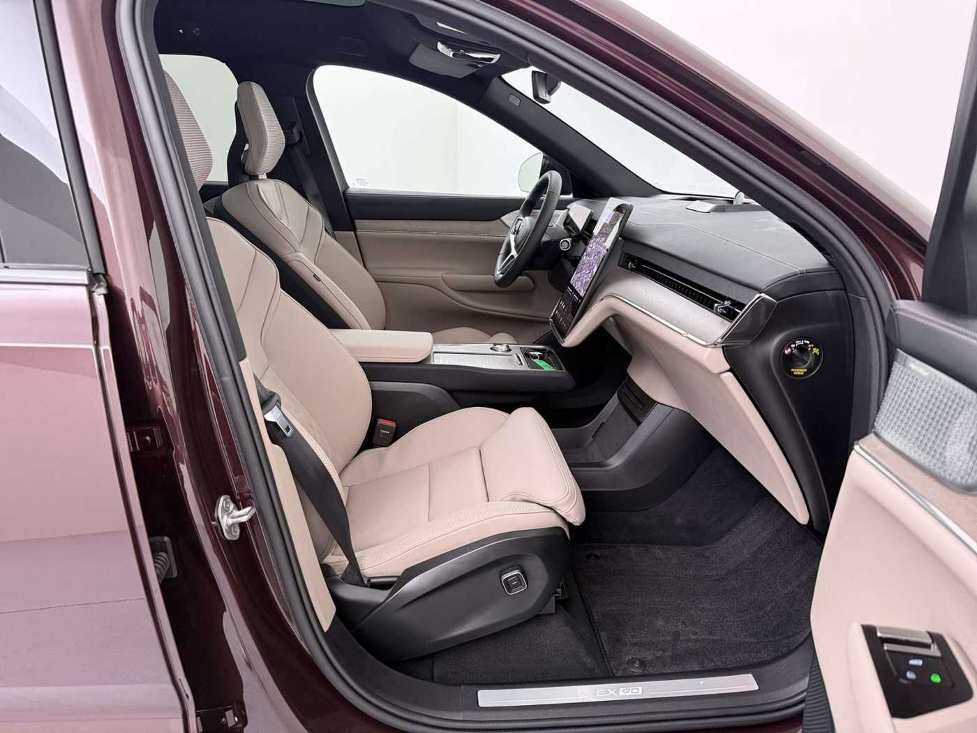 Volvo EX90 – Bild 23