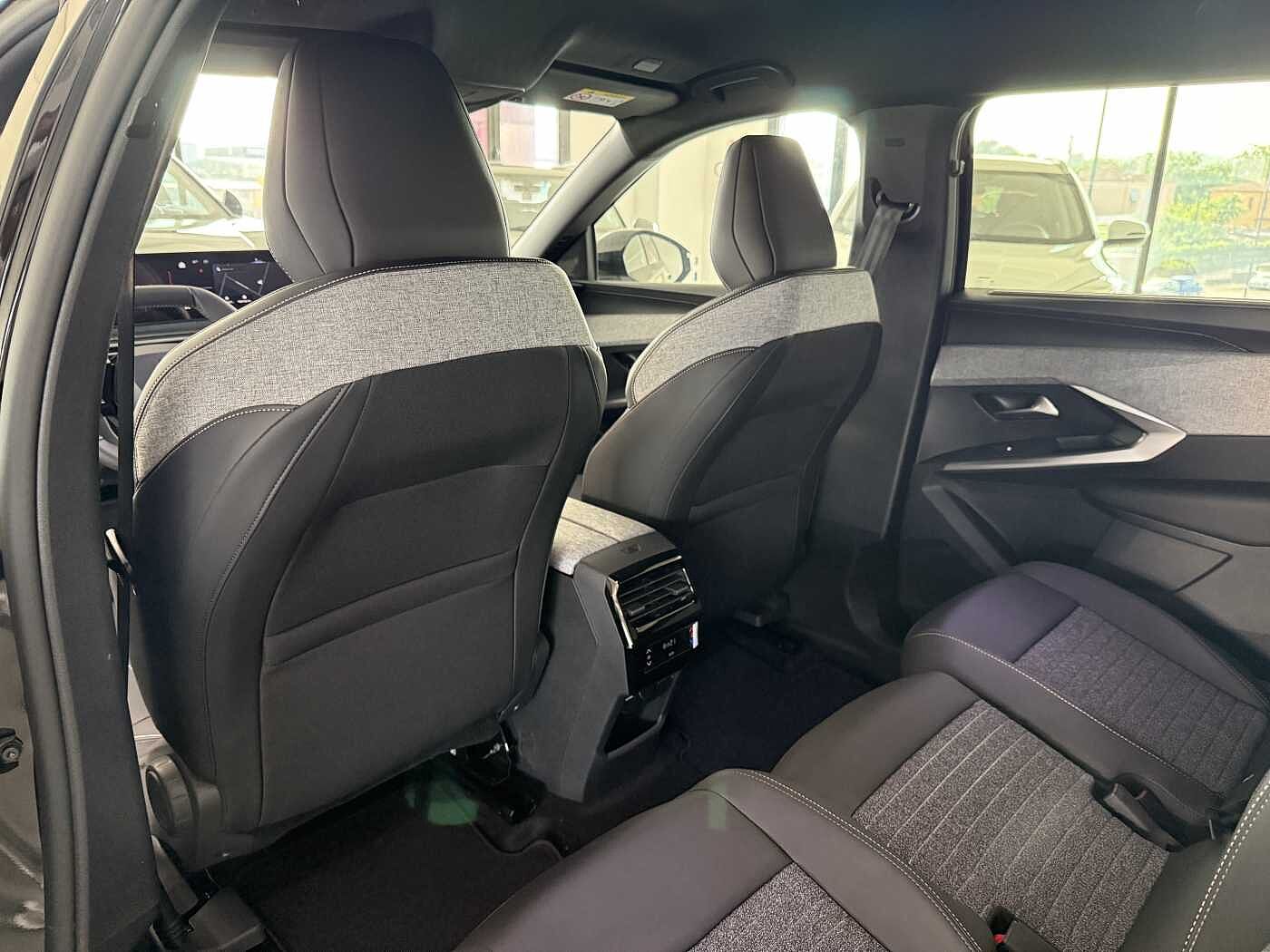 Peugeot 5008 – Hybrid 136 CV e-DCS6 Allure  