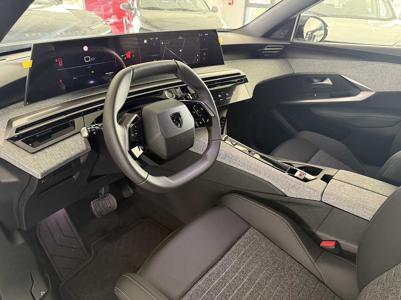 Peugeot 5008 – Hybrid 136 CV e-DCS6 Allure  