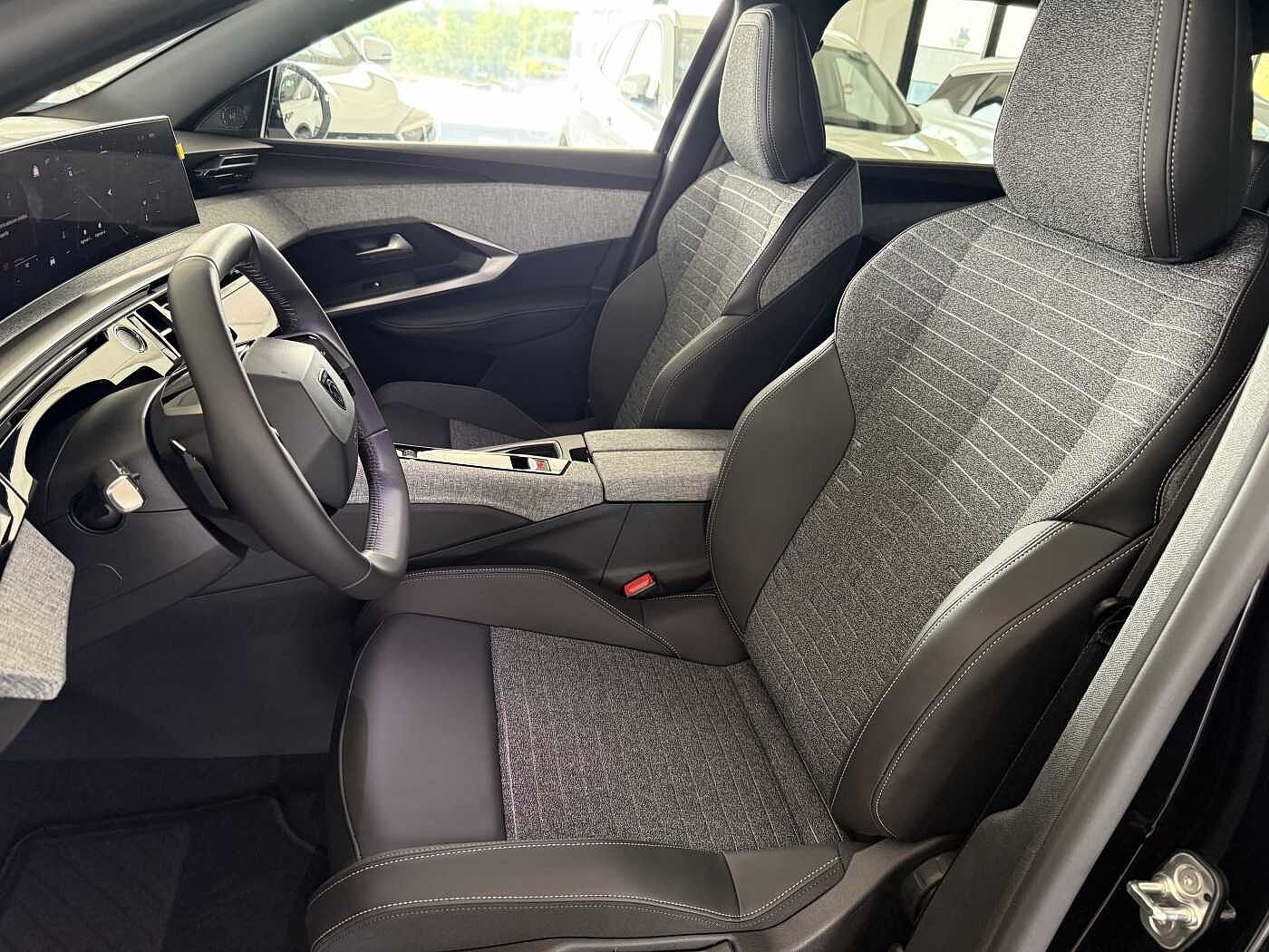 Peugeot 5008 – Hybrid 136 CV e-DCS6 Allure  