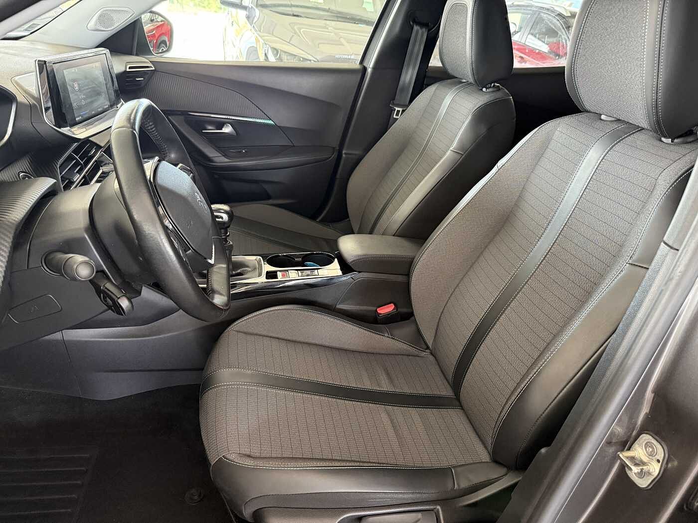 Peugeot 2008 – 1.2 PureTech 100 CV Allure  