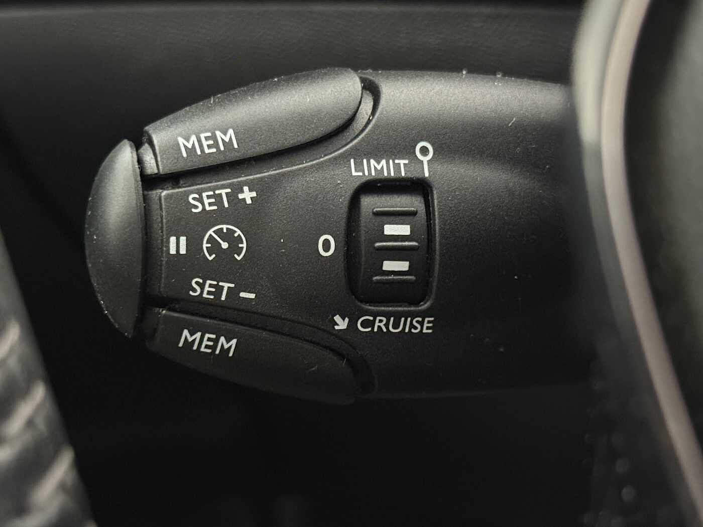 Peugeot 2008 – 1.2 PureTech 100 CV Allure  