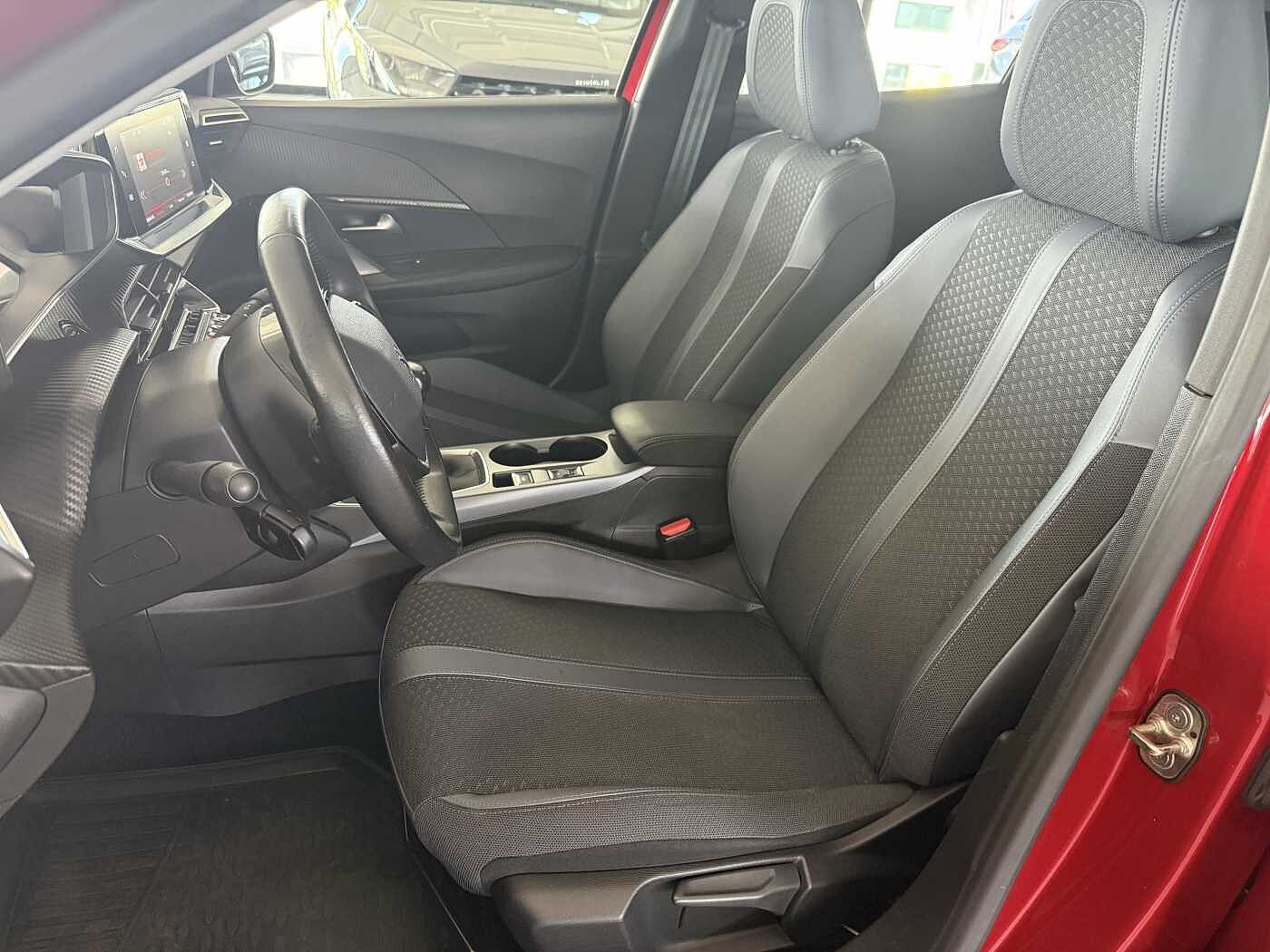 Peugeot 2008 – 1.2 PureTech 100 CV Allure  