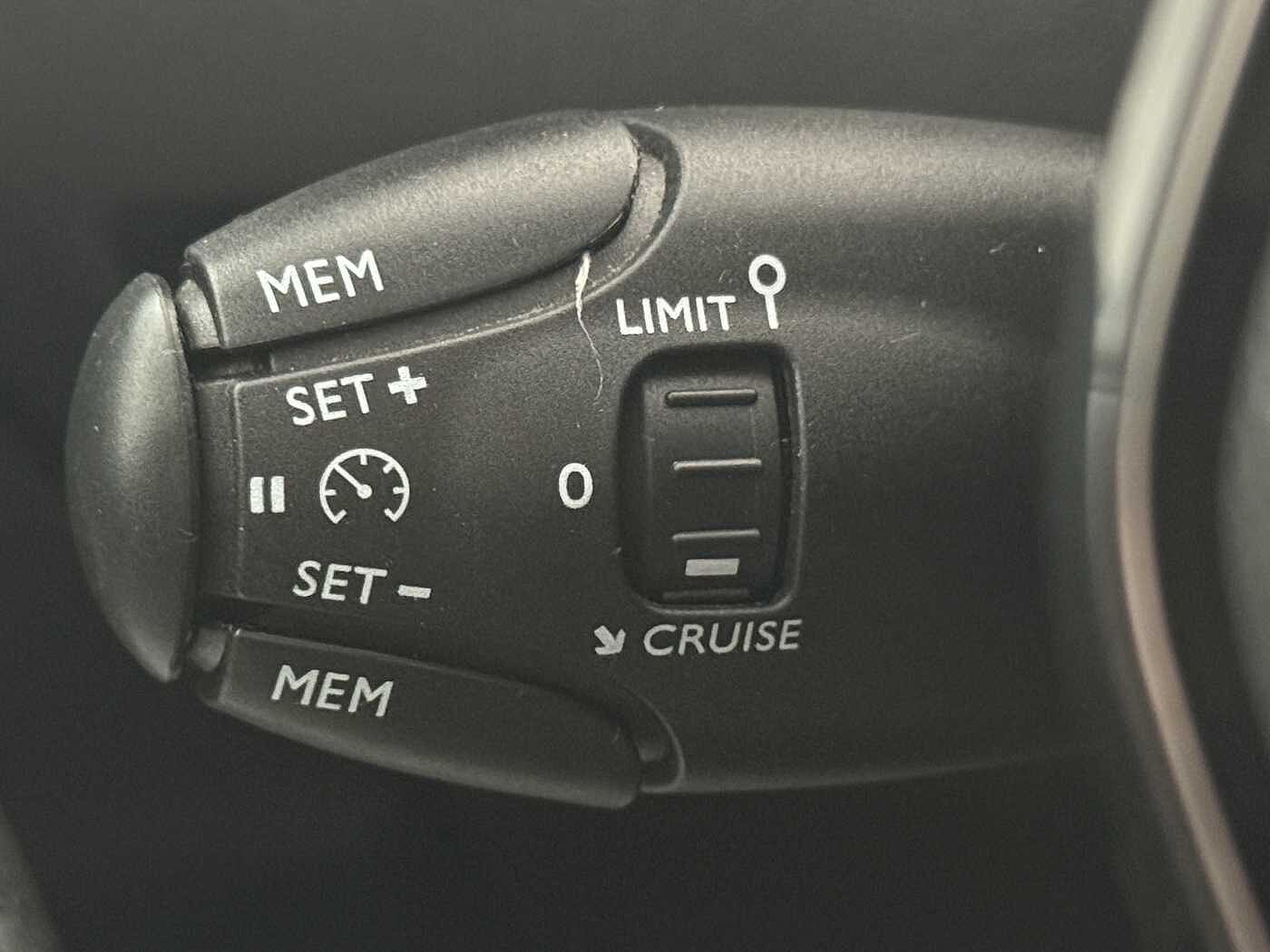 Peugeot 2008 – 1.2 PureTech 100 CV Allure  